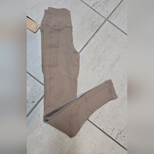 NUX Midrise Moderate compression Crop  Leggings NWT